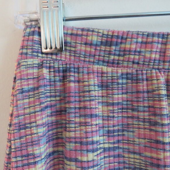 LISA SAYS GAH Josie Pant Ribbed Split Lettuce Hem Spacedye in Berry - Size M - Picture 7 of 13